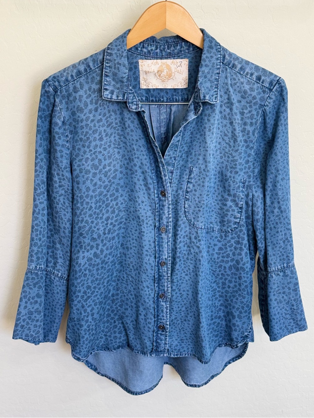 Bella Dahl Blue Leopard Print Chambray Tencel Button Down Shirt Medium